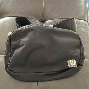 Lululemon black cross body belt bag